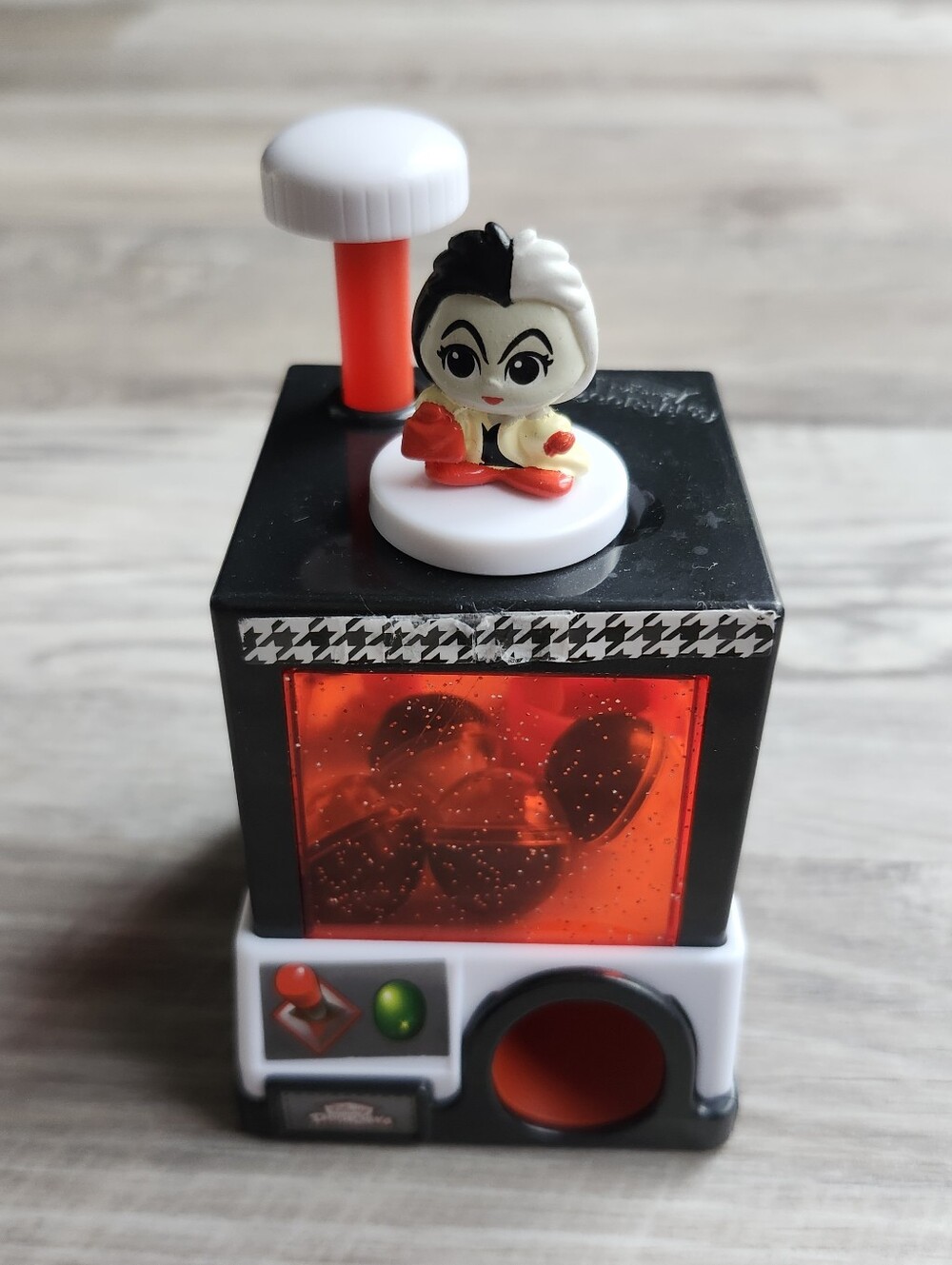 Disney Doorables Cruella De Vil Capsule Machine Playset 3 Puppies